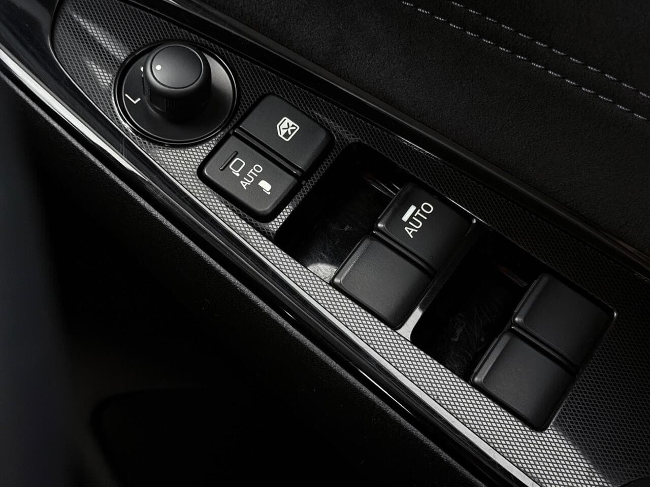 Mazda Mazda2 thumbnail Misc Controls