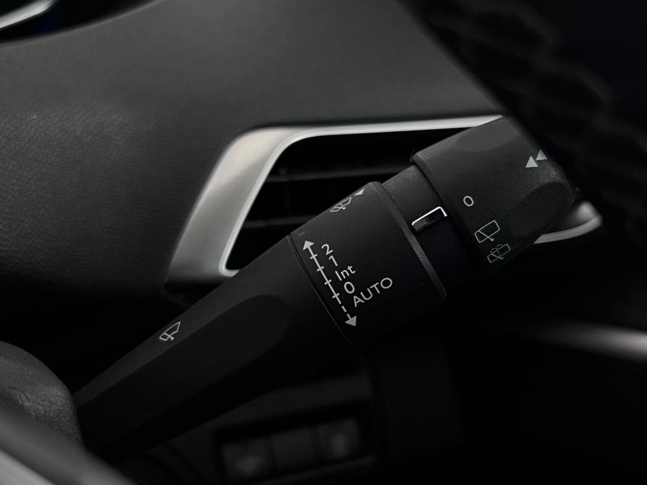 Peugeot 3008 thumbnail Misc Controls