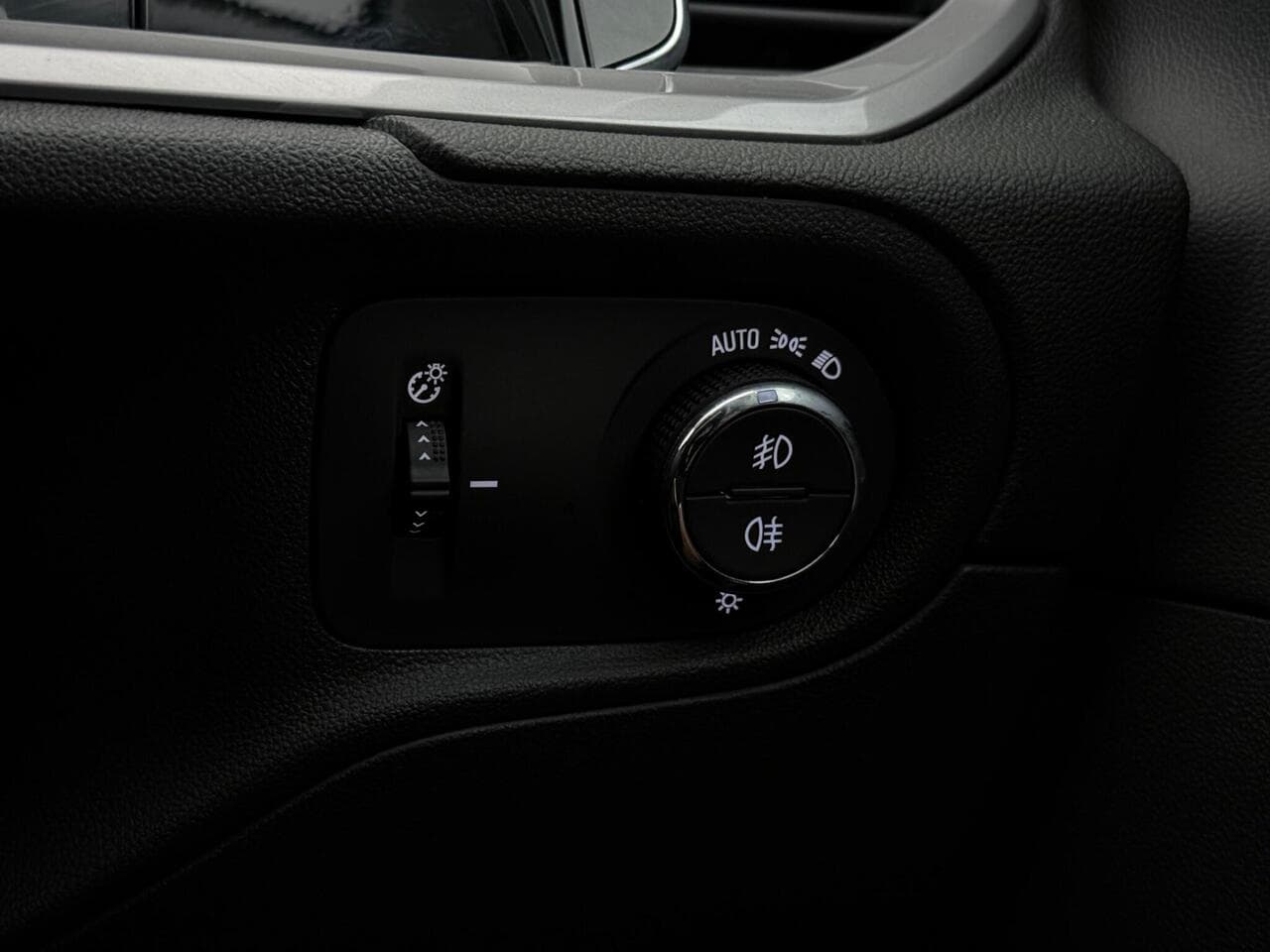 Vauxhall Grandland thumbnail Misc Controls