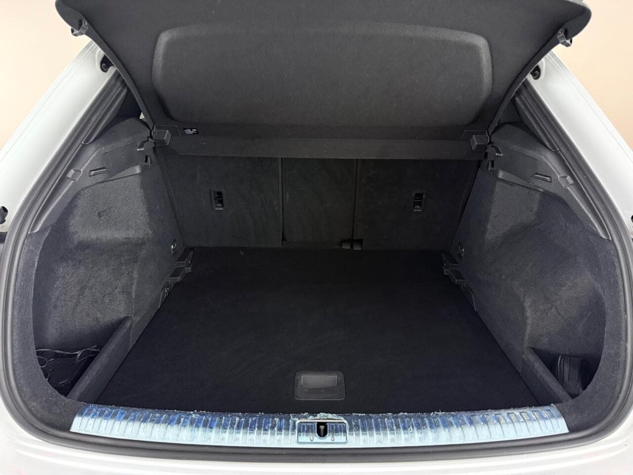 Audi Q3 thumbnail Boot