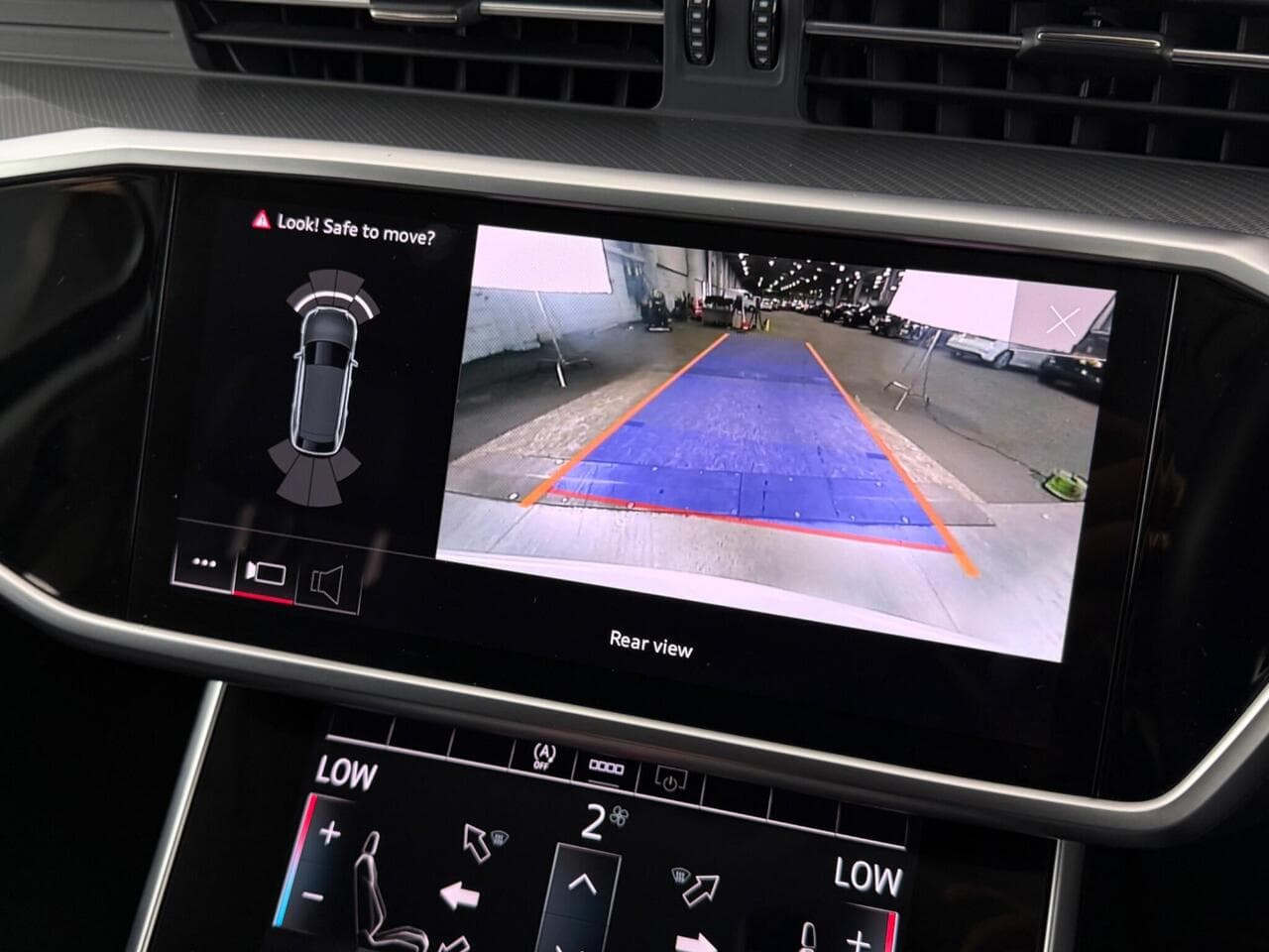 Audi A6 Avant thumbnail Infotainment System