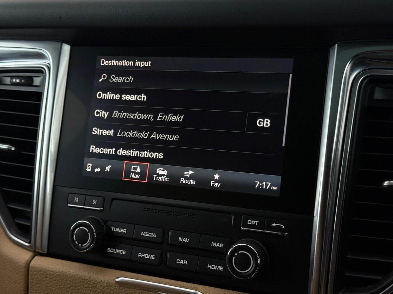 Porsche Macan thumbnail Infotainment System