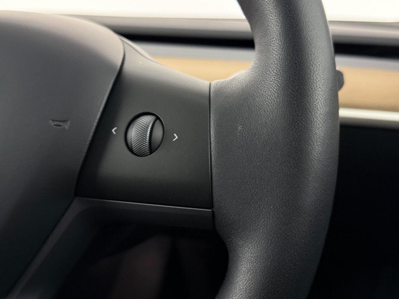 Tesla Model Y thumbnail Misc Controls