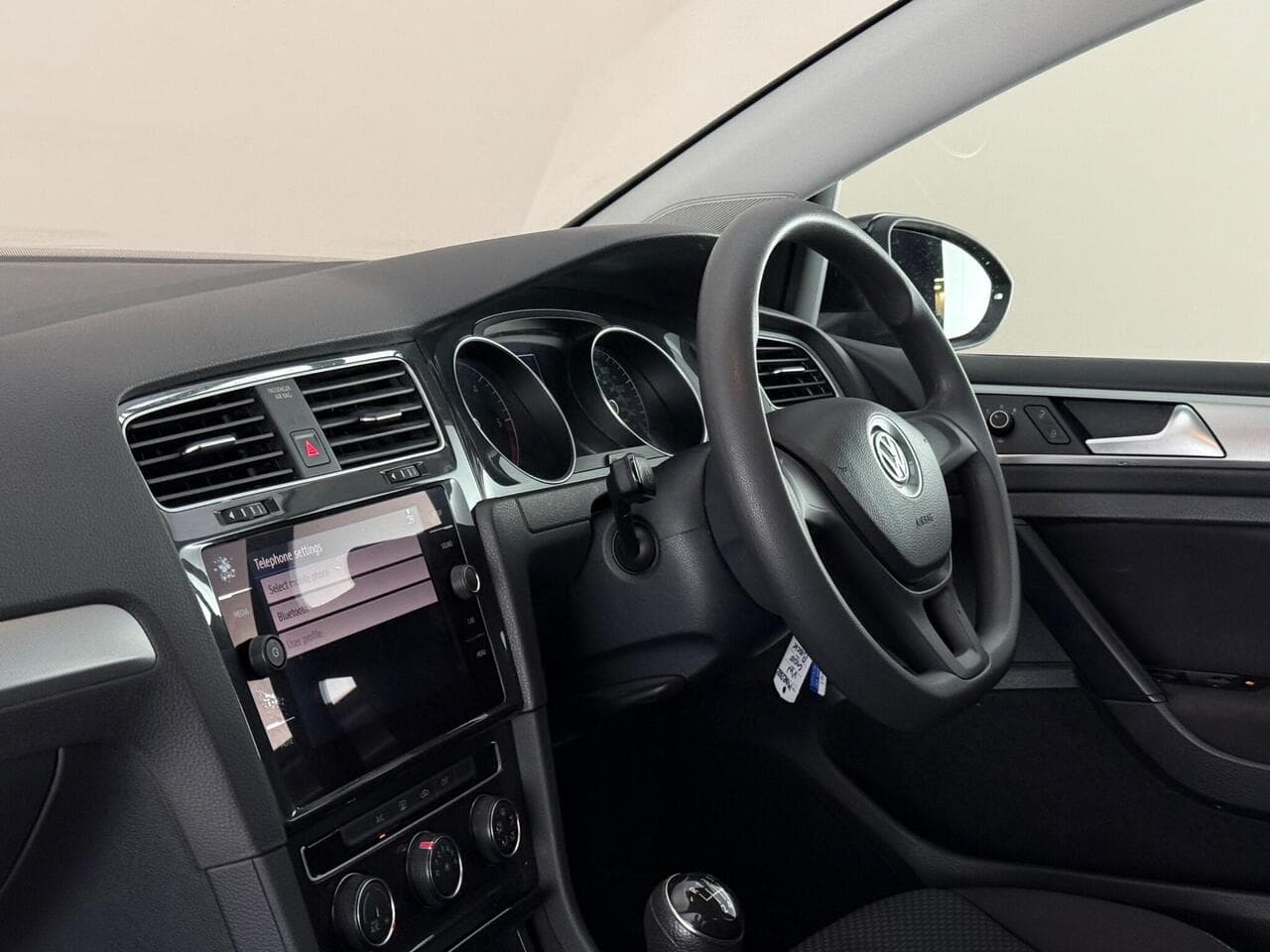 Volkswagen Golf thumbnail Interior Front