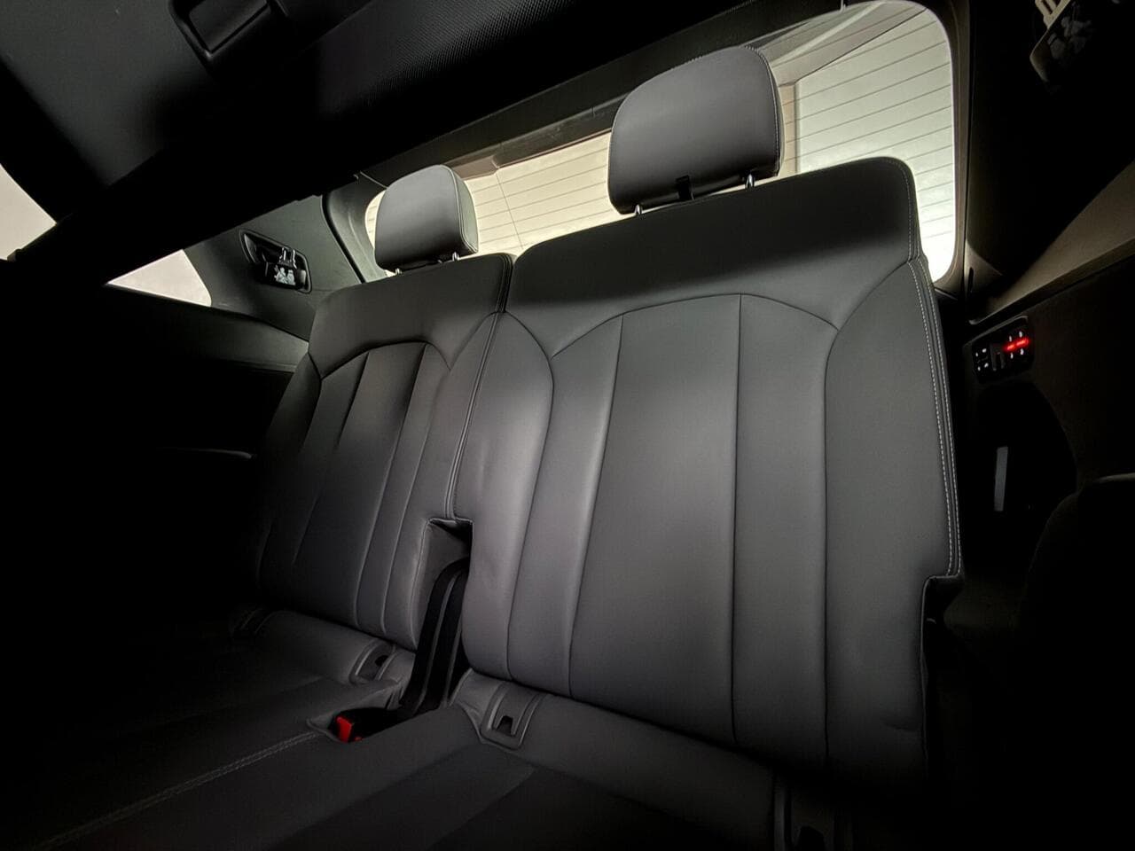 Audi Q7 thumbnail Seats Rear