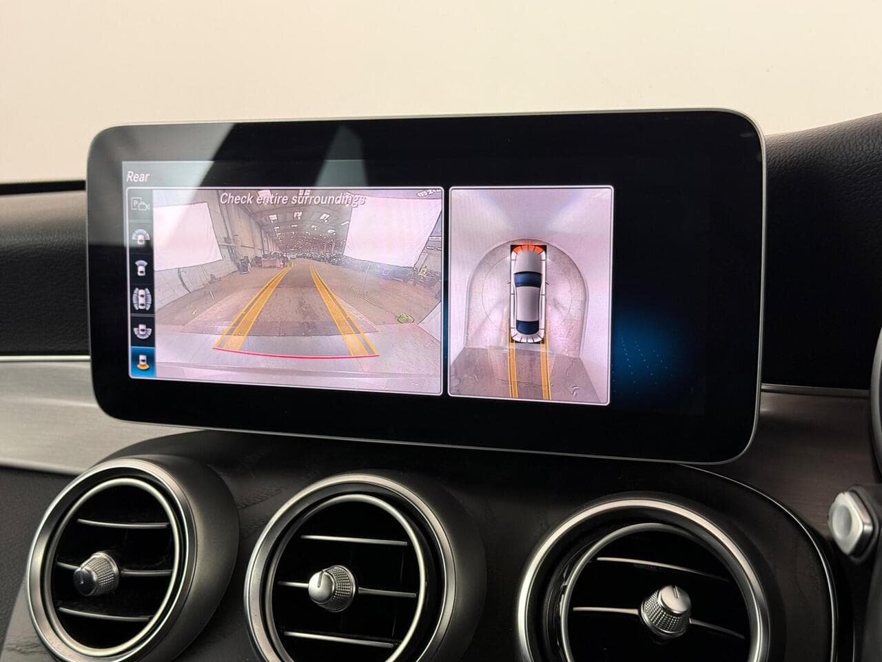 Mercedes-Benz C Class thumbnail Infotainment System