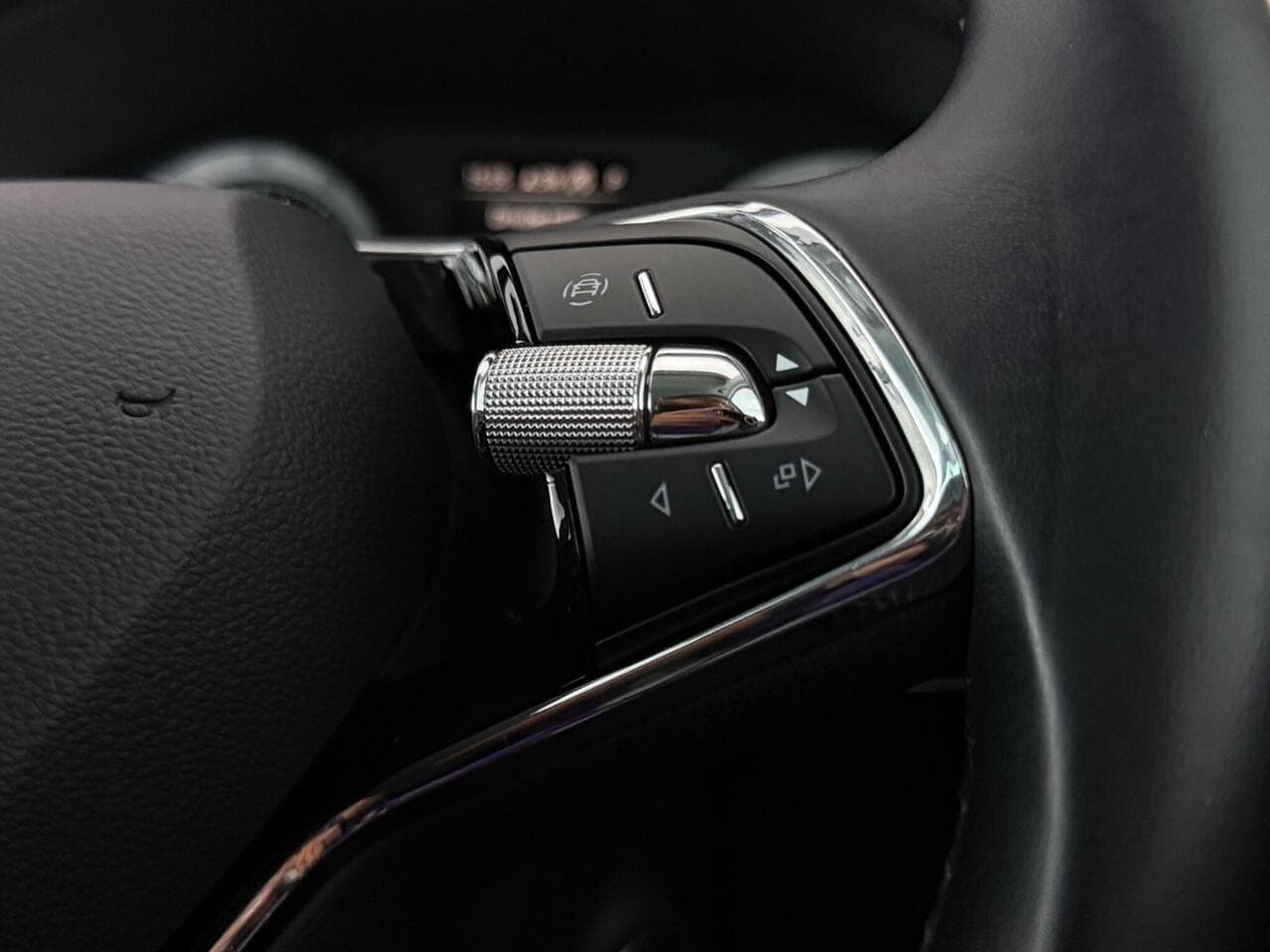 Skoda Karoq thumbnail Misc Controls