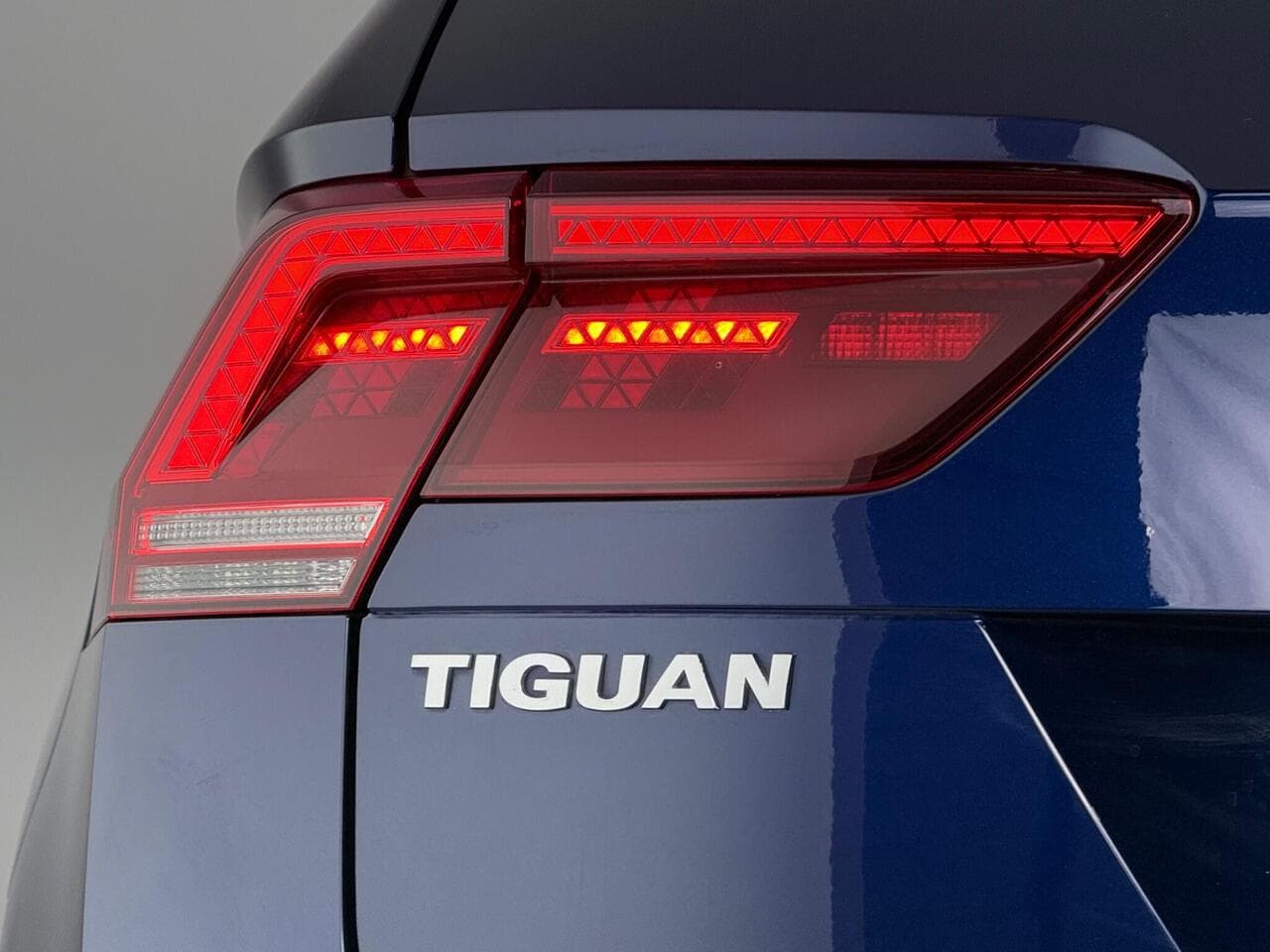 Volkswagen Tiguan thumbnail Lights Rear