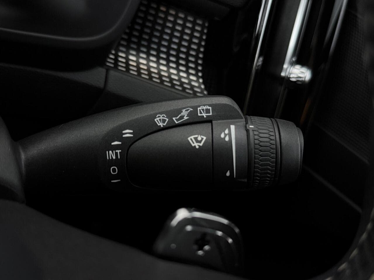 Volvo XC40 thumbnail Misc Controls