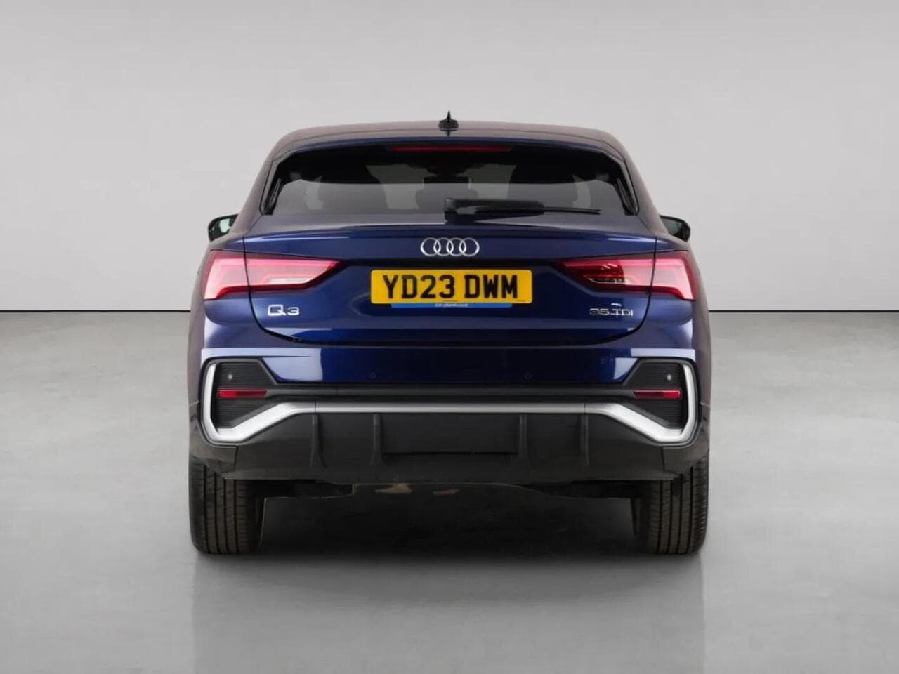 Audi Q3 thumbnail Rear