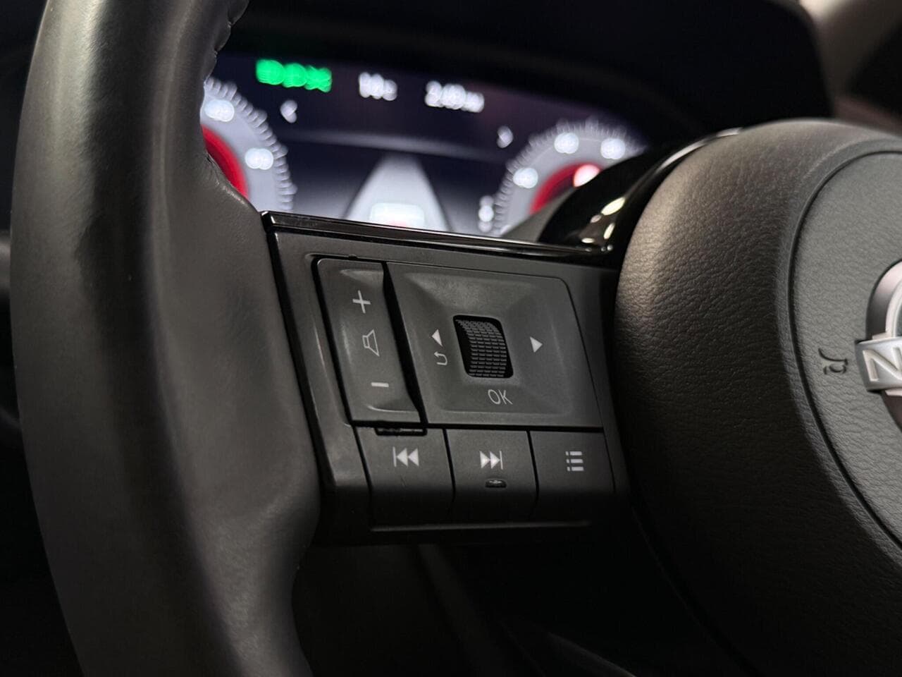 Nissan X-Trail thumbnail Misc Controls