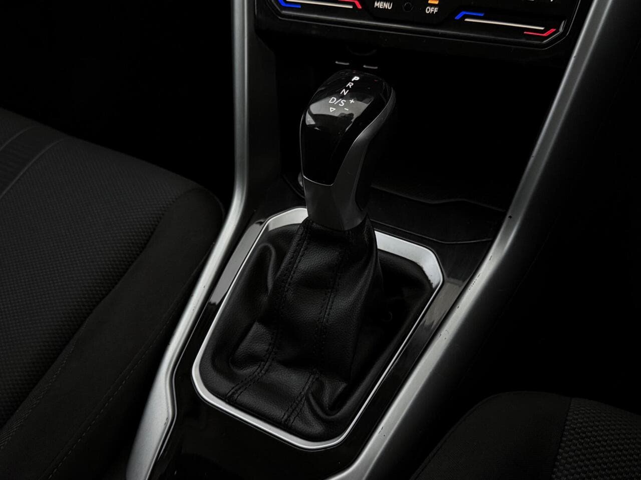 Volkswagen T-Roc thumbnail Interior Front
