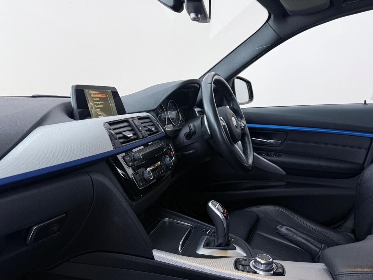 BMW 3 Series thumbnail Interior Front