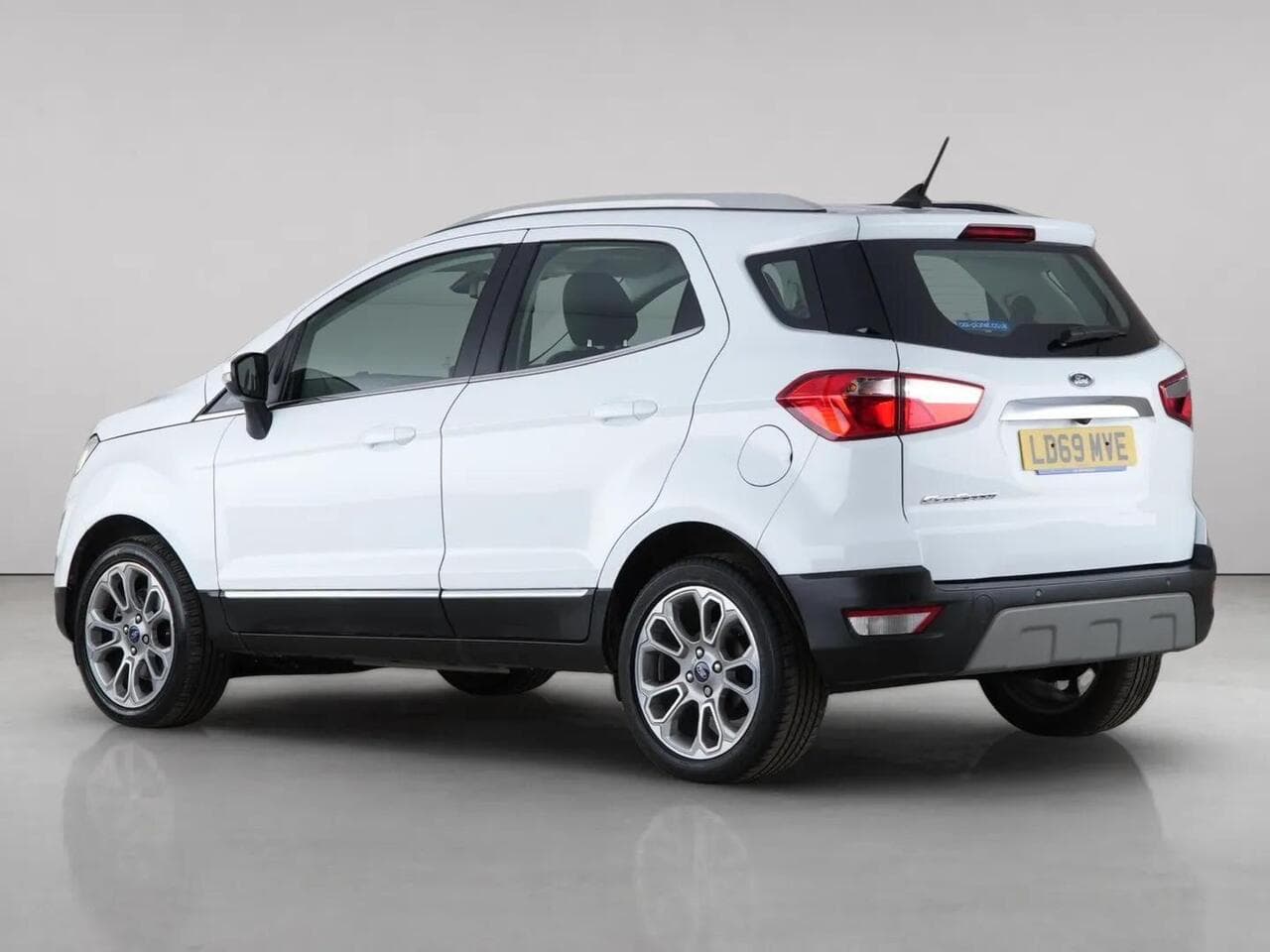 Ford EcoSport thumbnail Rear Left