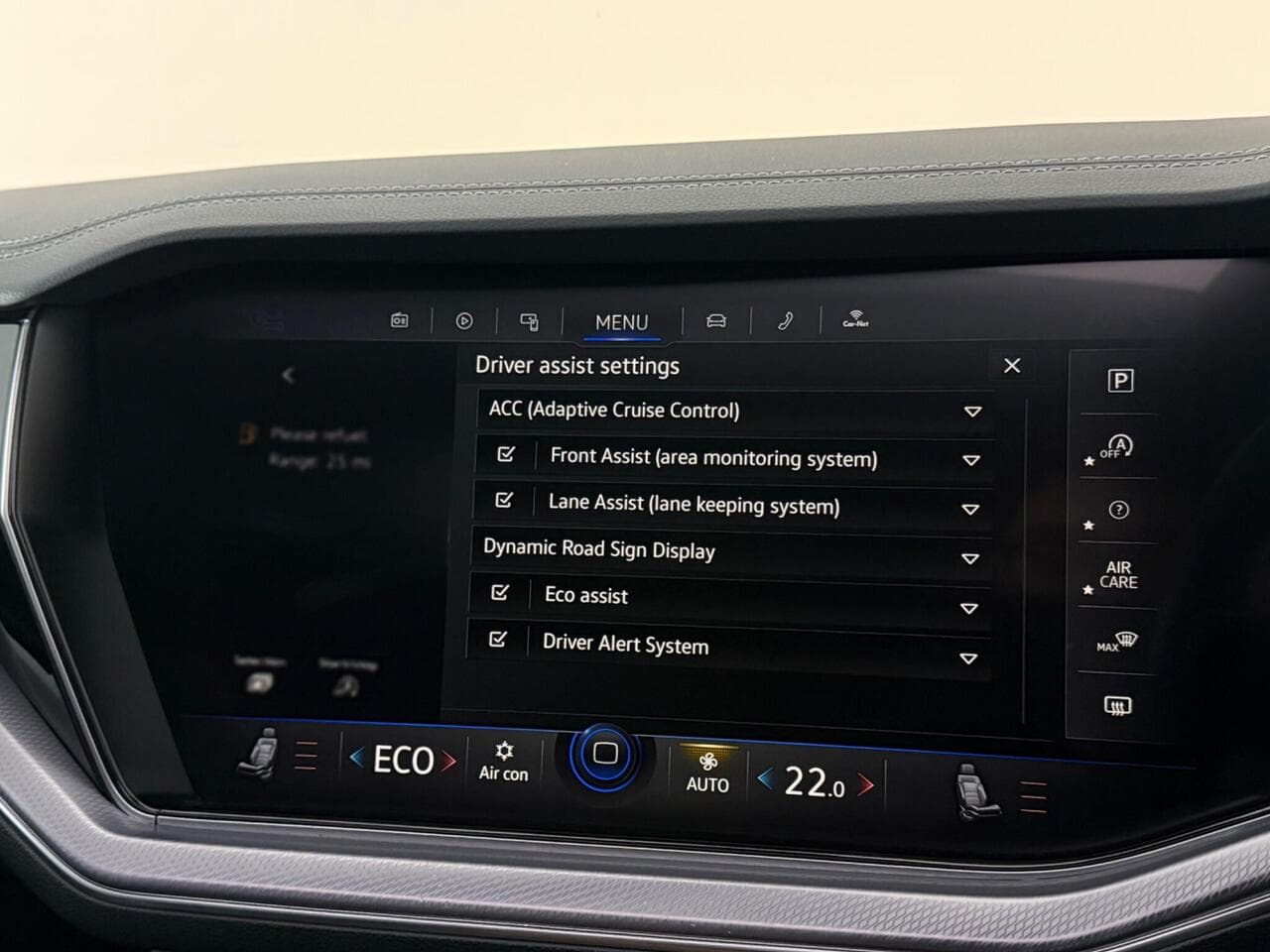 Volkswagen Touareg thumbnail Infotainment System