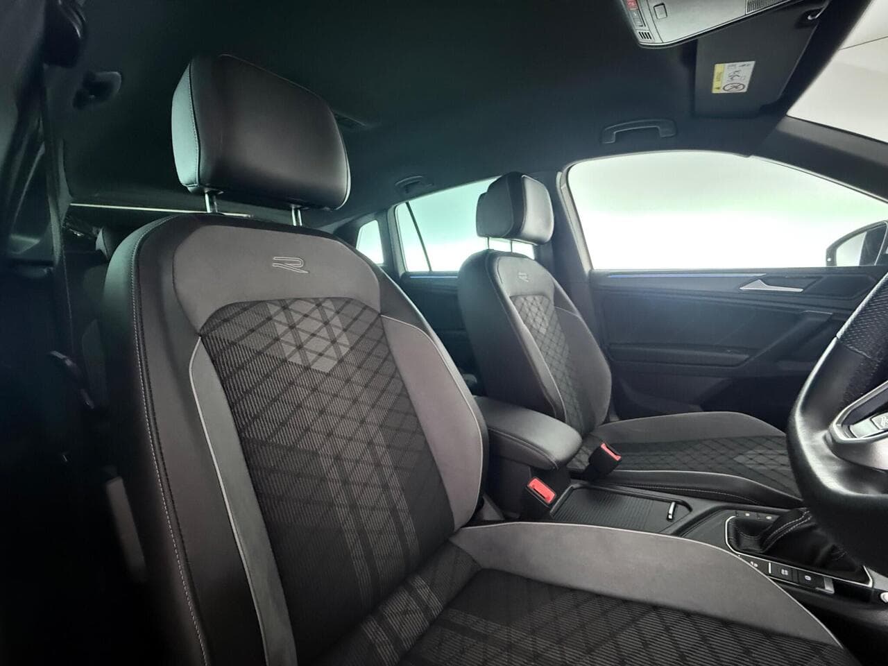 Volkswagen Tiguan thumbnail Seat Driver