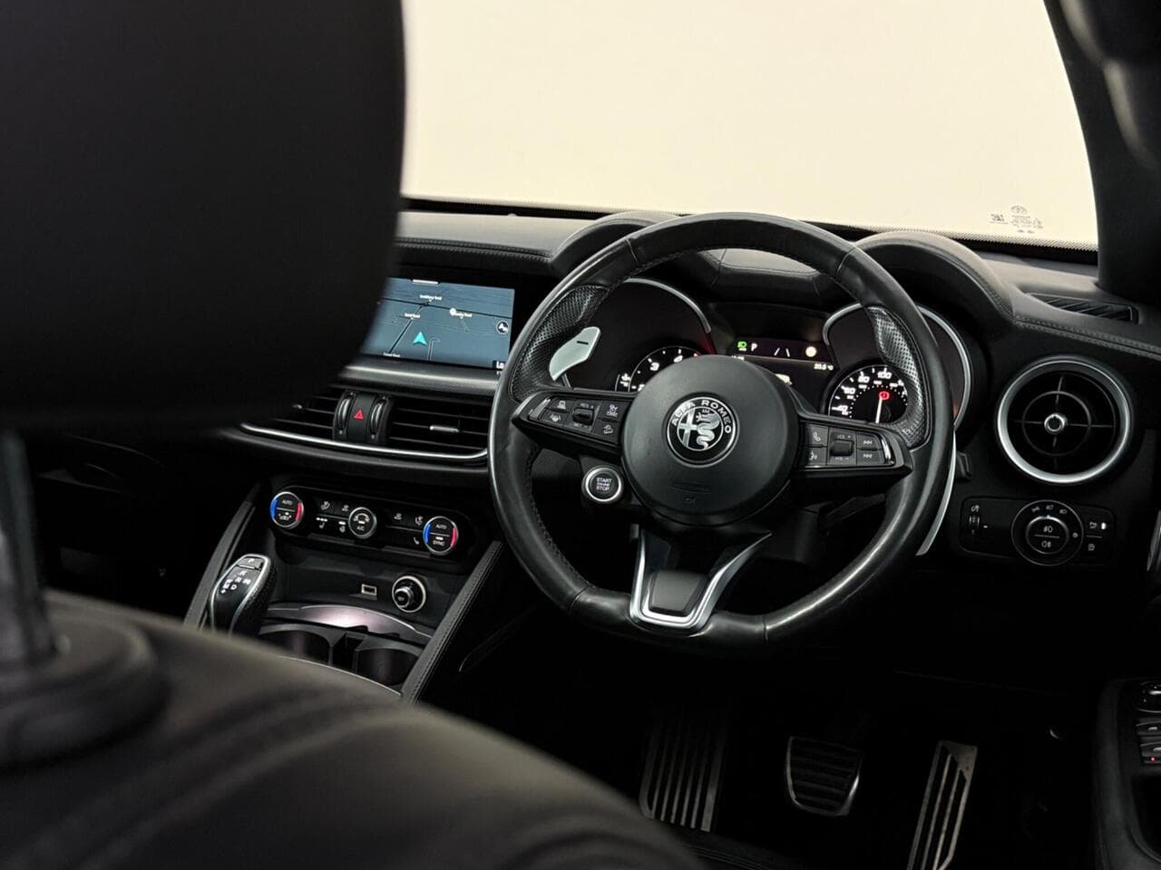 Alfa Romeo Stelvio thumbnail Interior Front