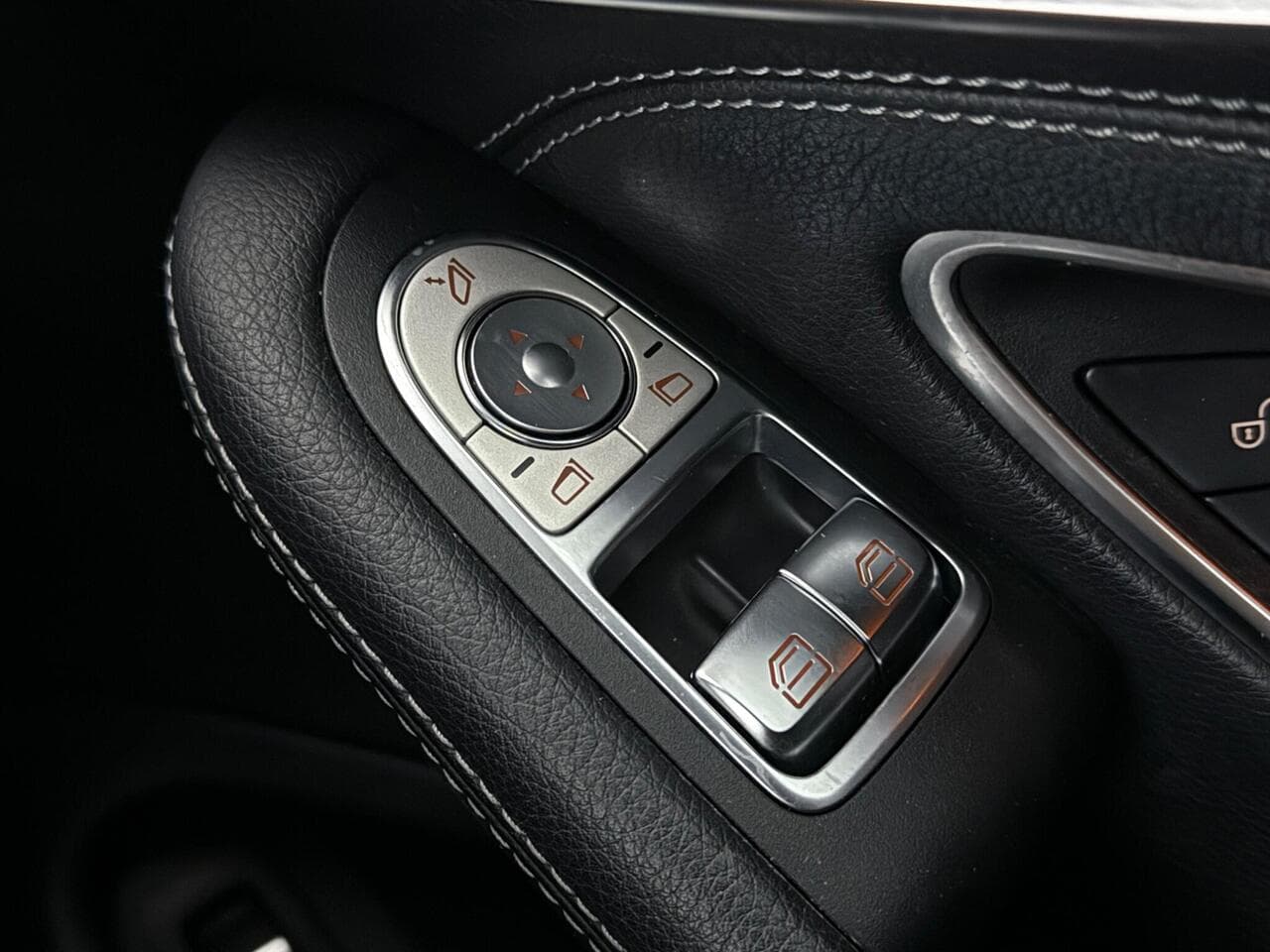 Mercedes-Benz C Class thumbnail Misc Controls