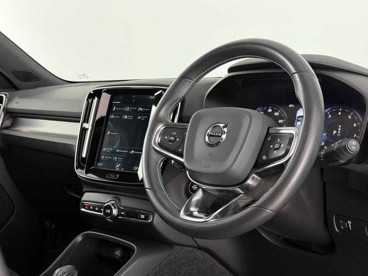 Volvo XC40 thumbnail Steering Wheel