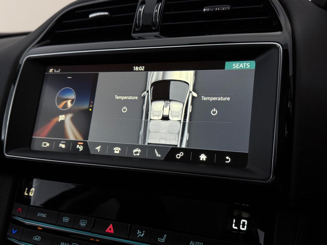 Jaguar F-PACE thumbnail Infotainment System