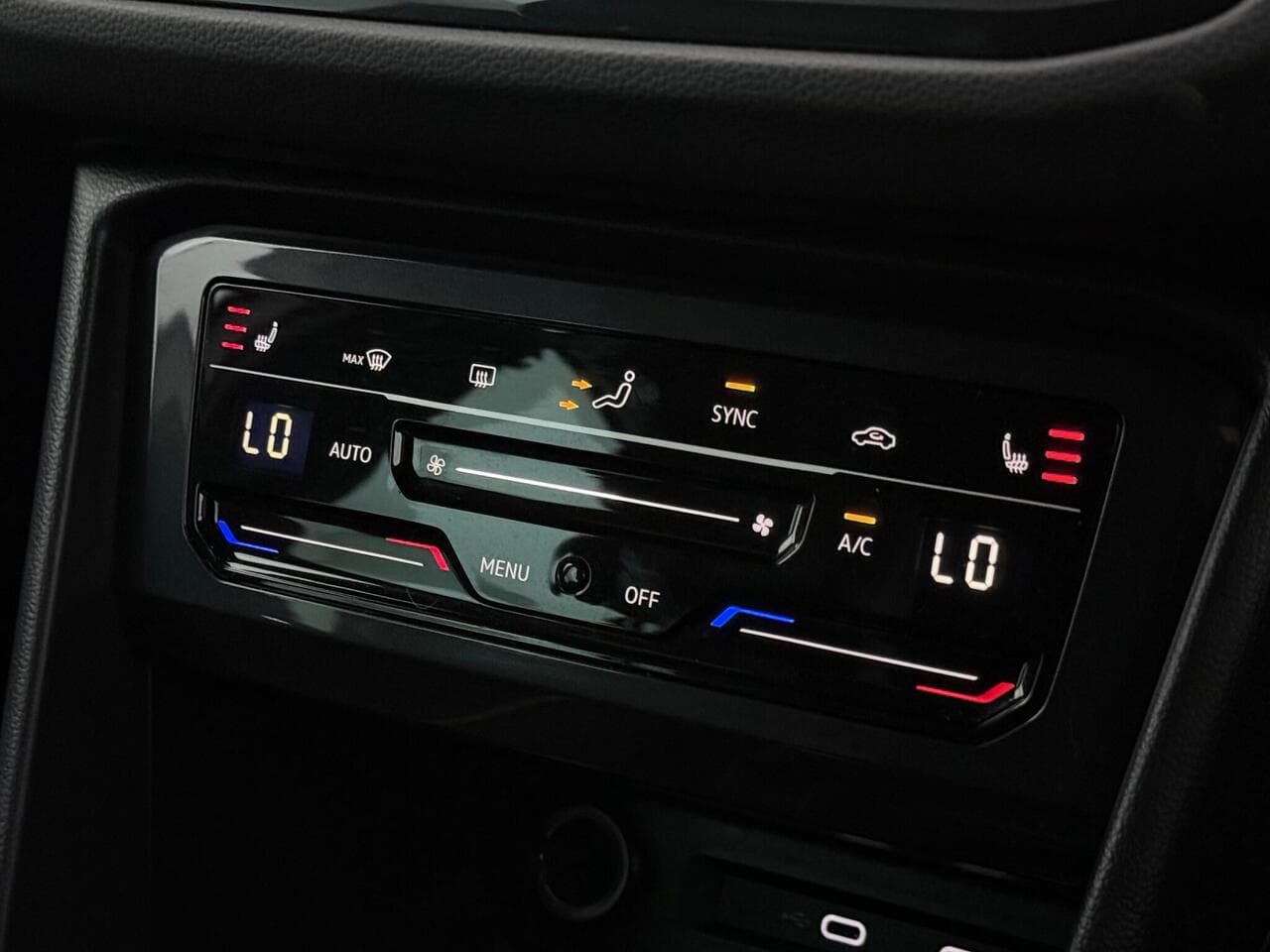 Volkswagen Tiguan thumbnail Infotainment System
