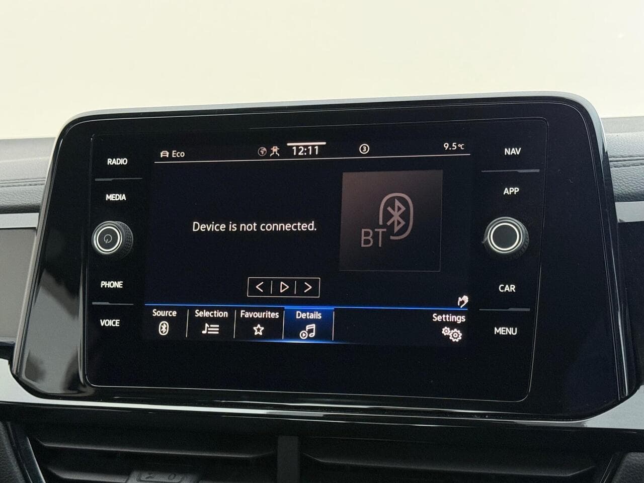 Volkswagen T-Roc thumbnail Infotainment System