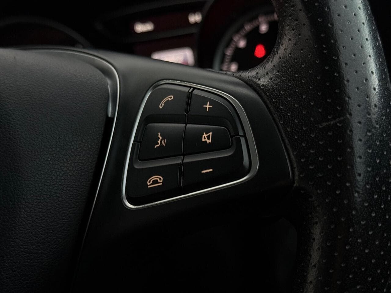 Mercedes-Benz GLA thumbnail Misc Controls