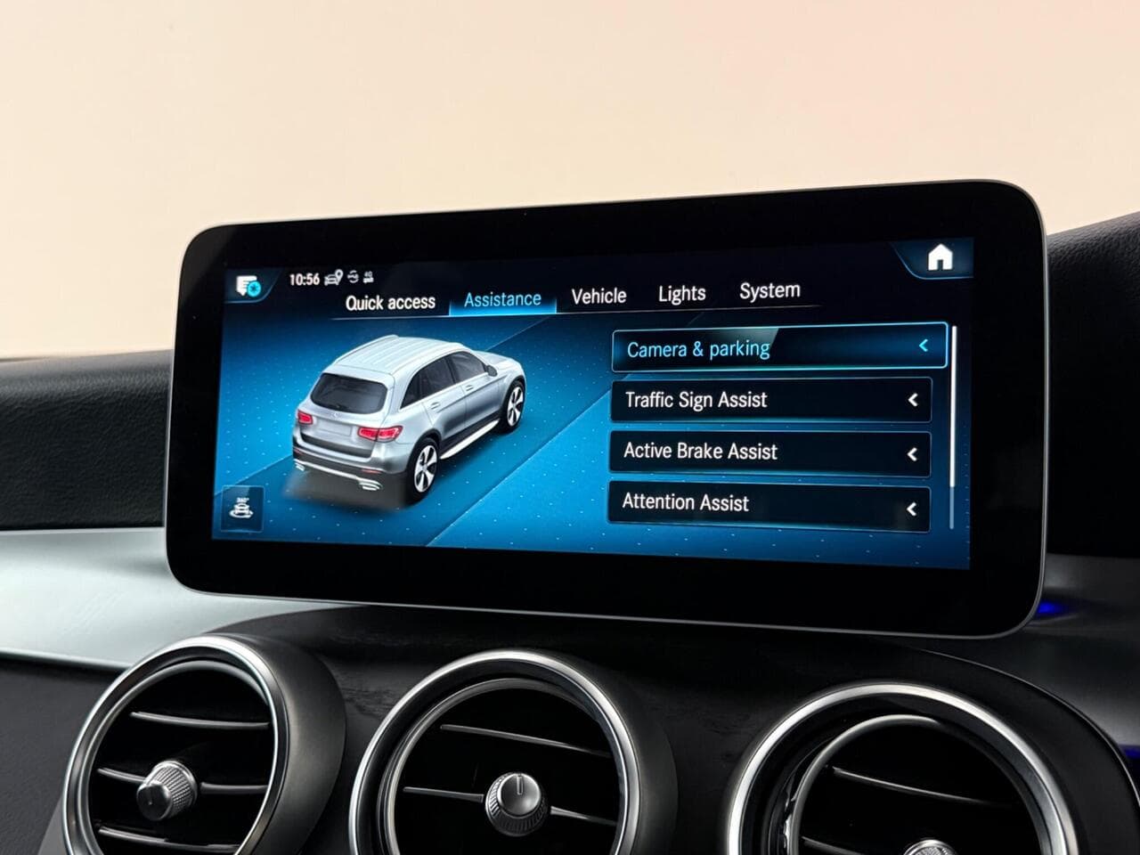Mercedes-Benz GLC thumbnail Infotainment System