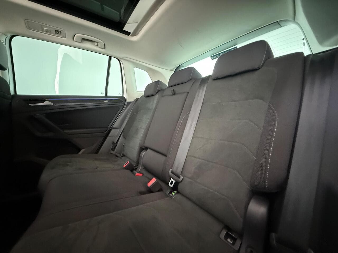 Volkswagen Tiguan thumbnail Seats Rear