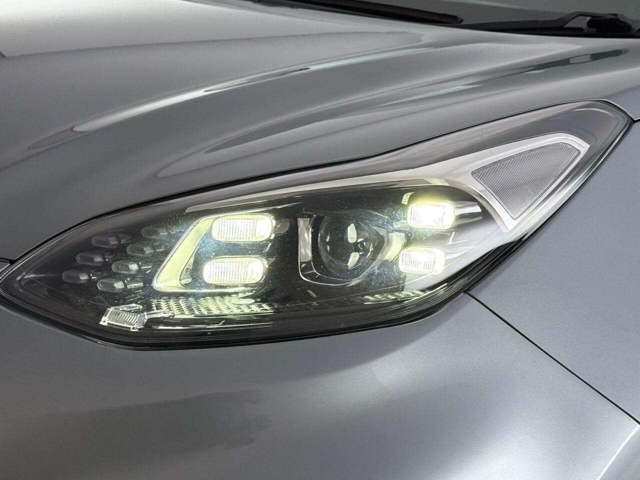 Kia Sportage thumbnail Lights Front