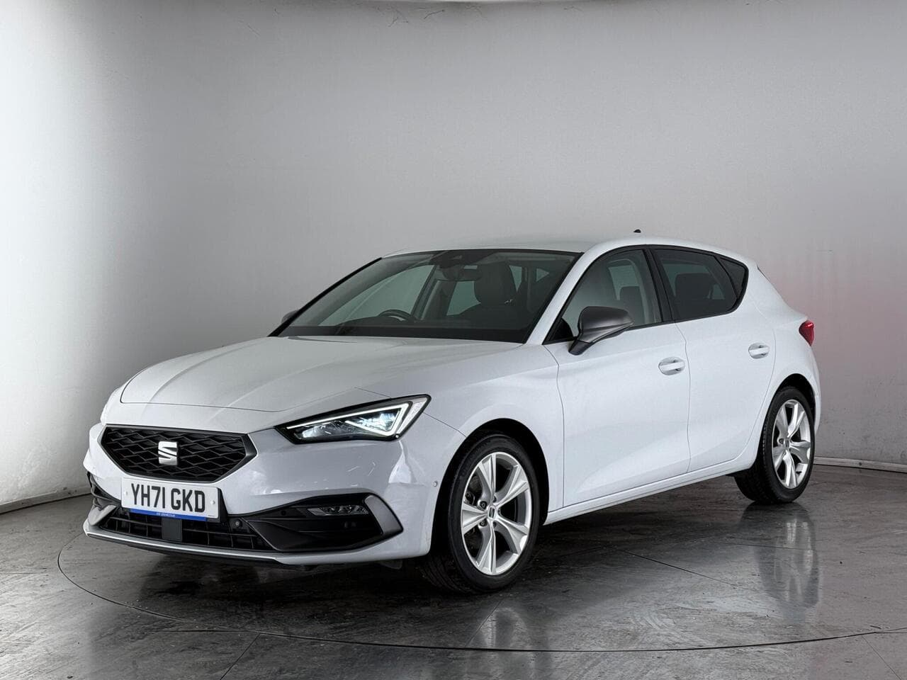 SEAT Leon thumbnail Front Left