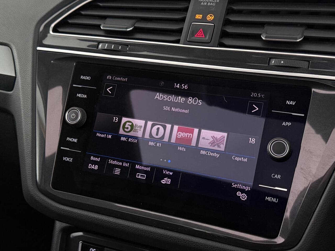 Volkswagen Tiguan thumbnail Infotainment System