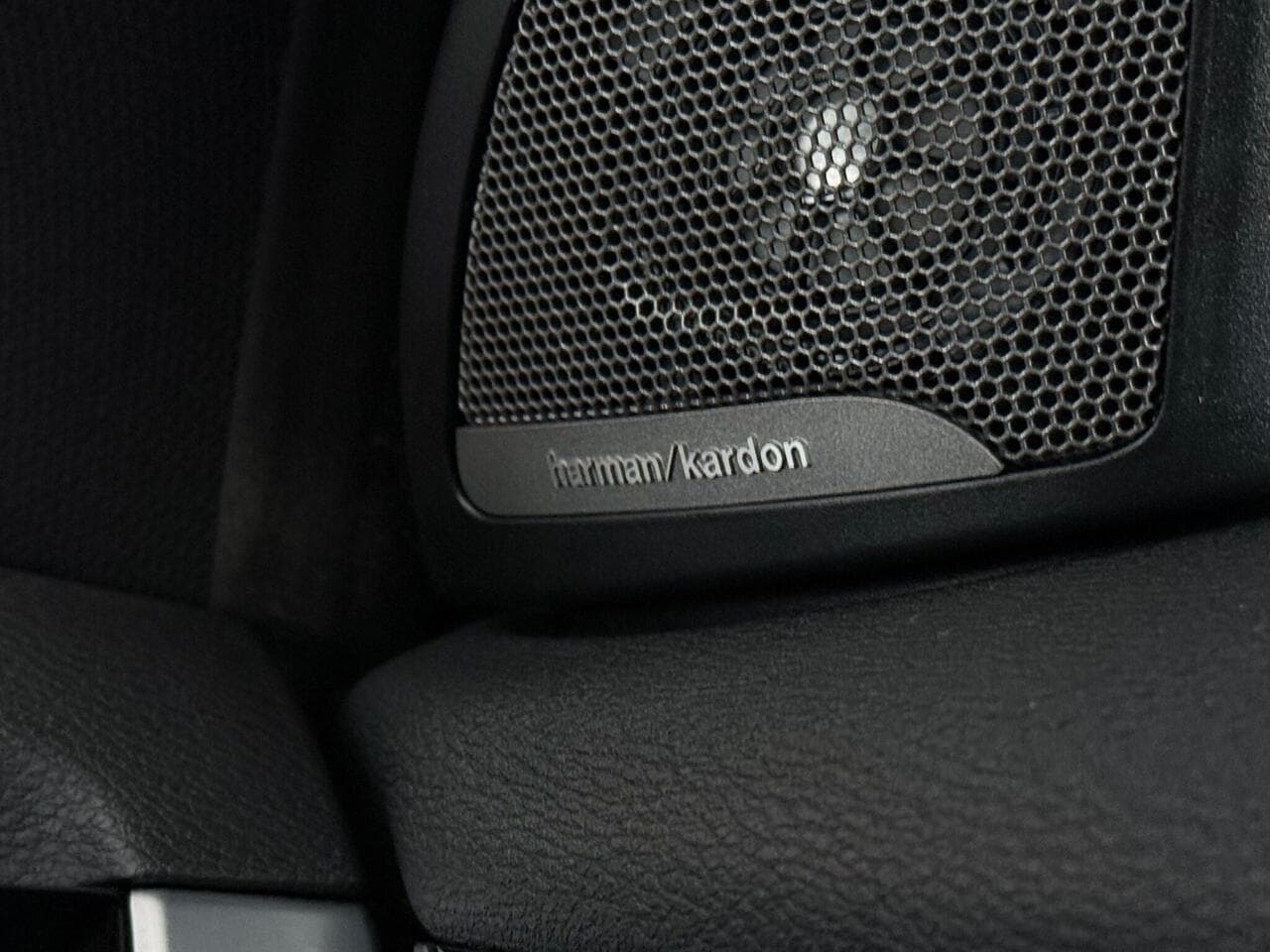 BMW X2 thumbnail Misc Controls