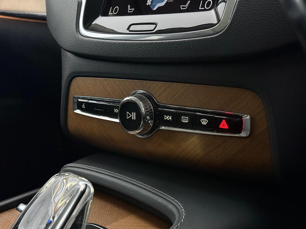 Volvo XC90 thumbnail Misc Controls
