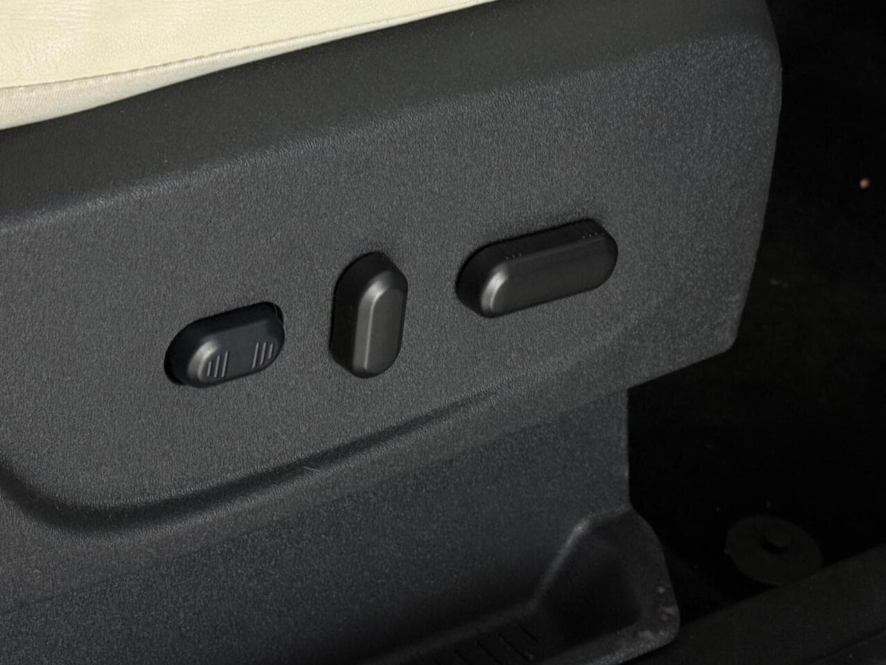Ford Kuga thumbnail Misc Controls