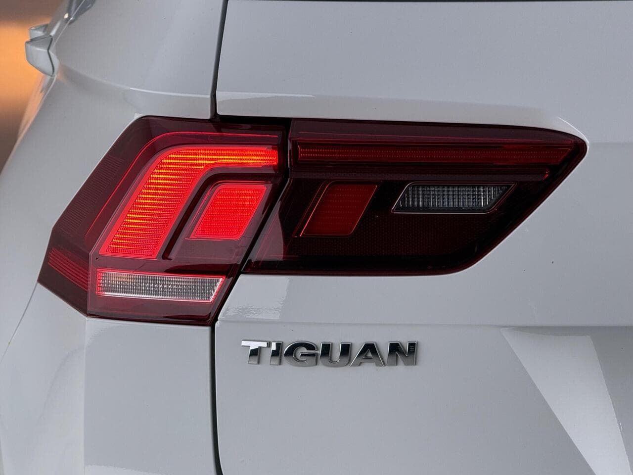Volkswagen Tiguan thumbnail Lights Rear