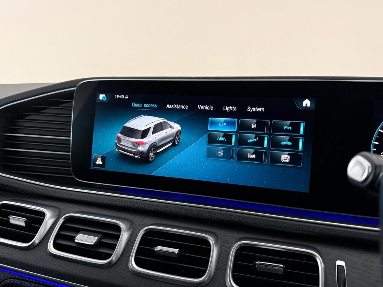 Mercedes-Benz GLE thumbnail Infotainment System