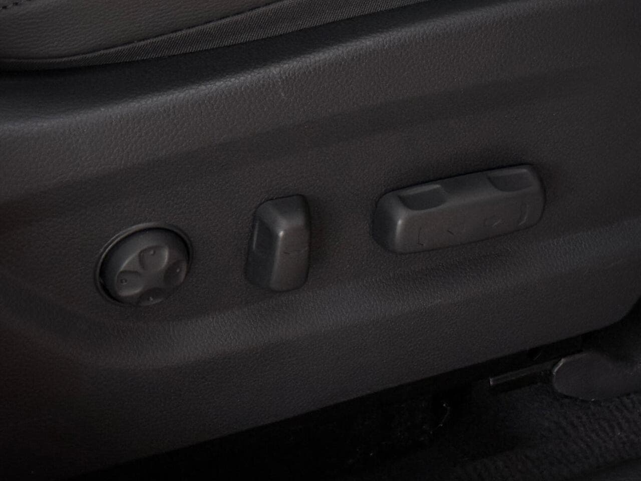 Hyundai Santa Fe thumbnail Misc Controls