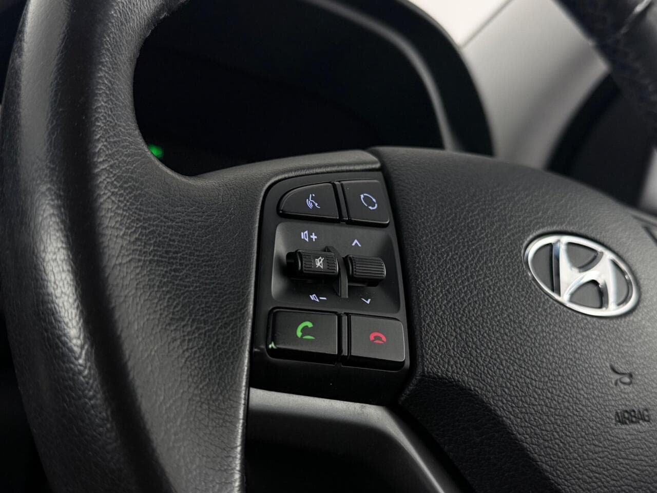 Hyundai TUCSON thumbnail Misc Controls