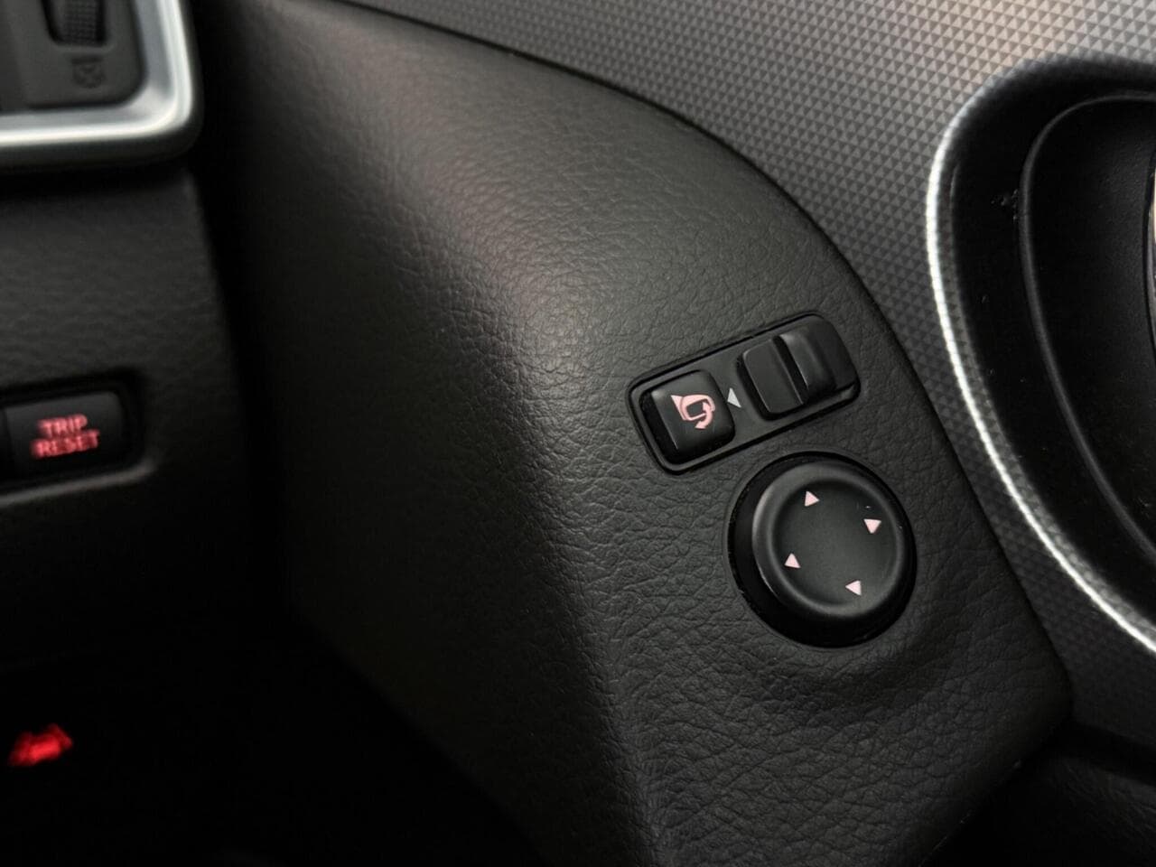 Nissan Qashqai thumbnail Misc Controls
