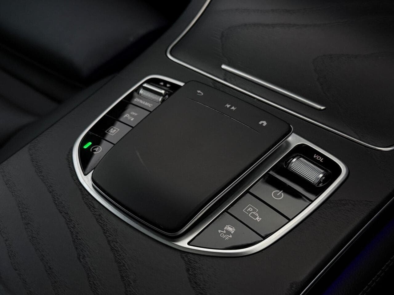 Mercedes-Benz GLC thumbnail Misc Controls