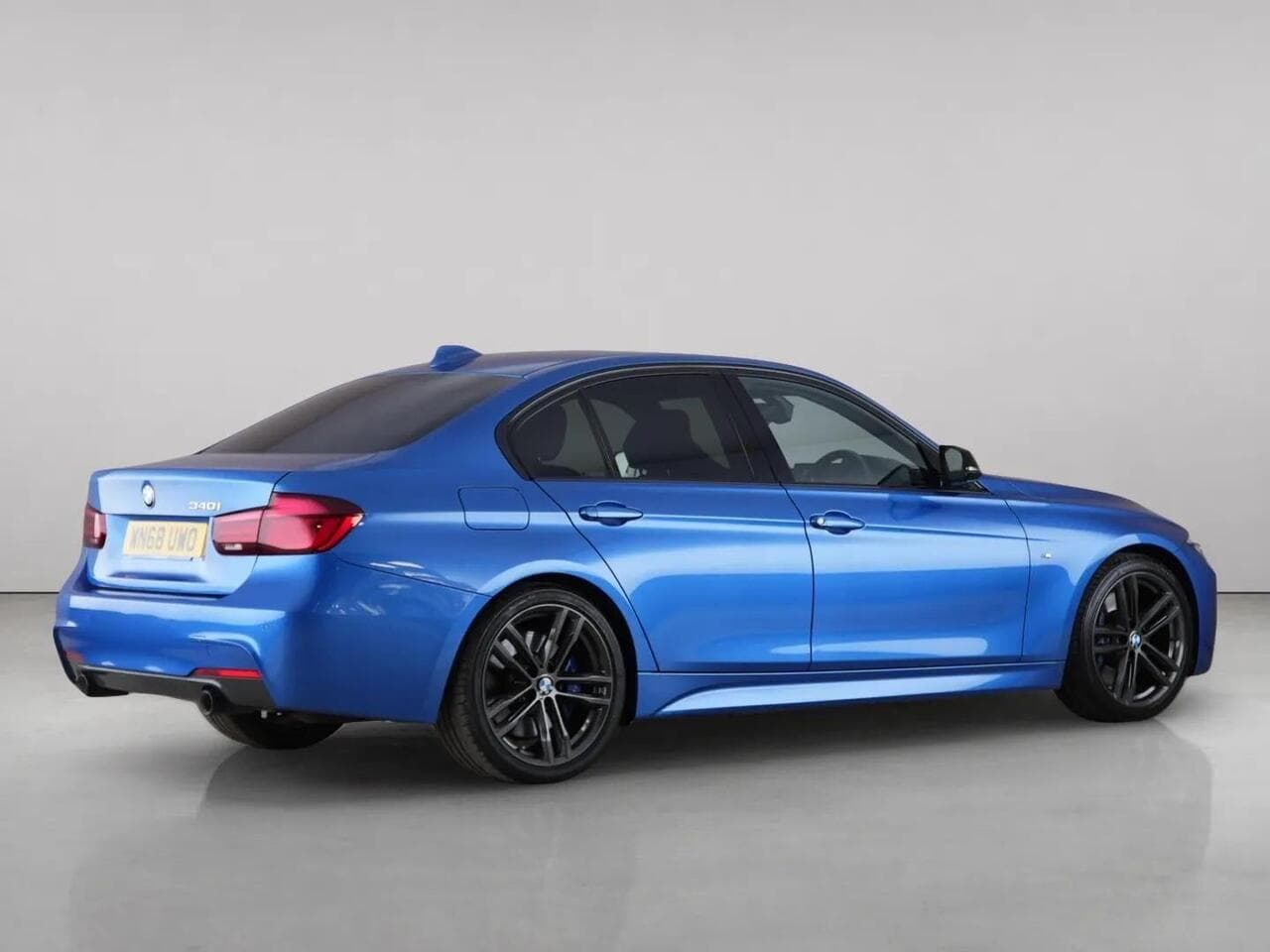 BMW 3 Series thumbnail Rear Right