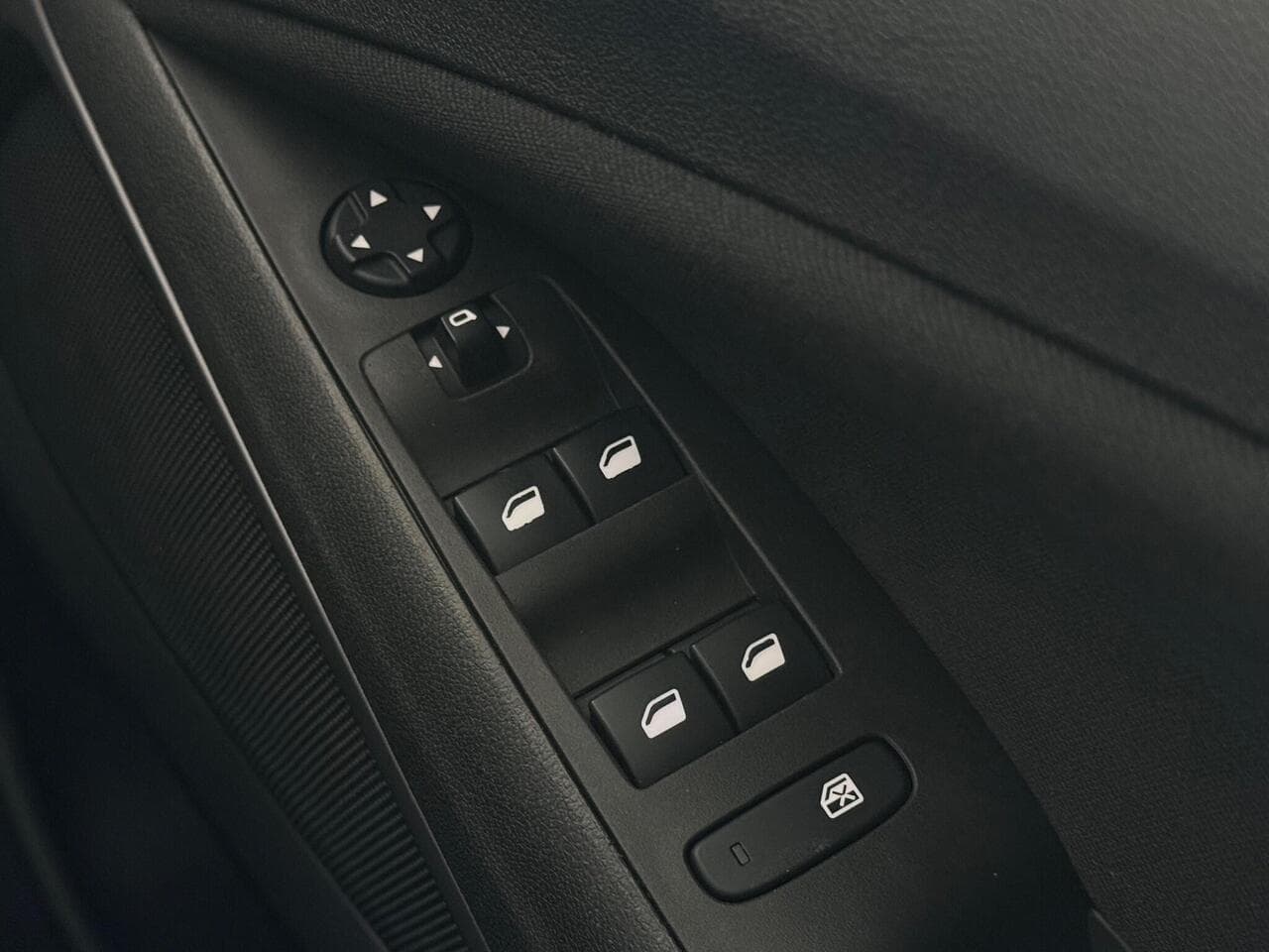 Vauxhall Crossland thumbnail Misc Controls