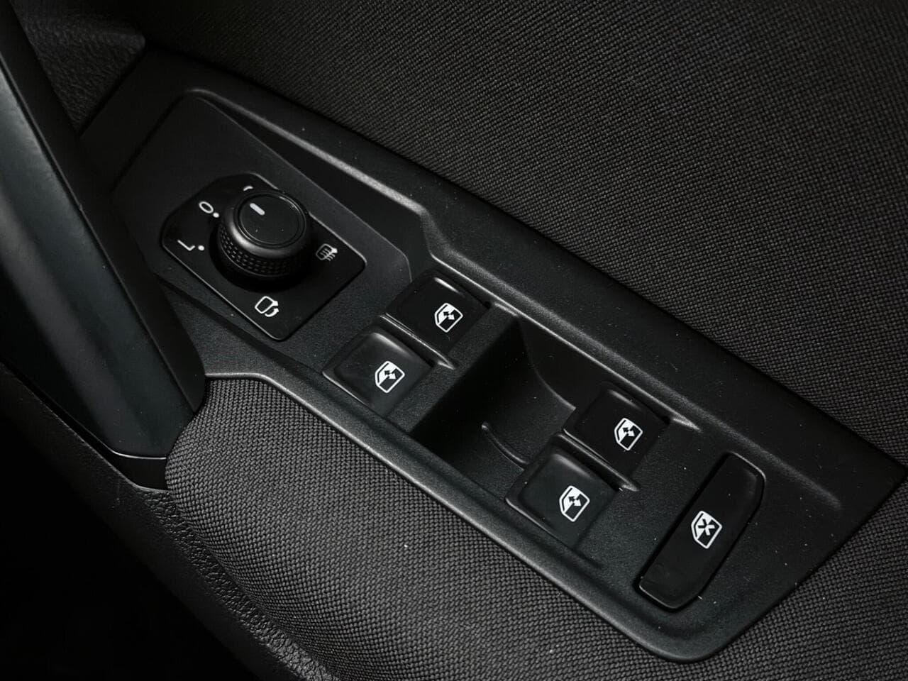 Volkswagen Tiguan thumbnail Misc Controls