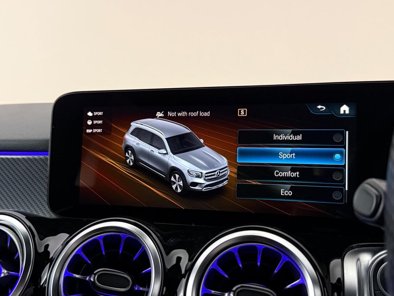 Mercedes-Benz GLB thumbnail Infotainment System