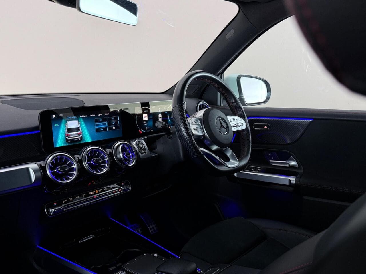Mercedes-Benz GLB thumbnail Interior Front