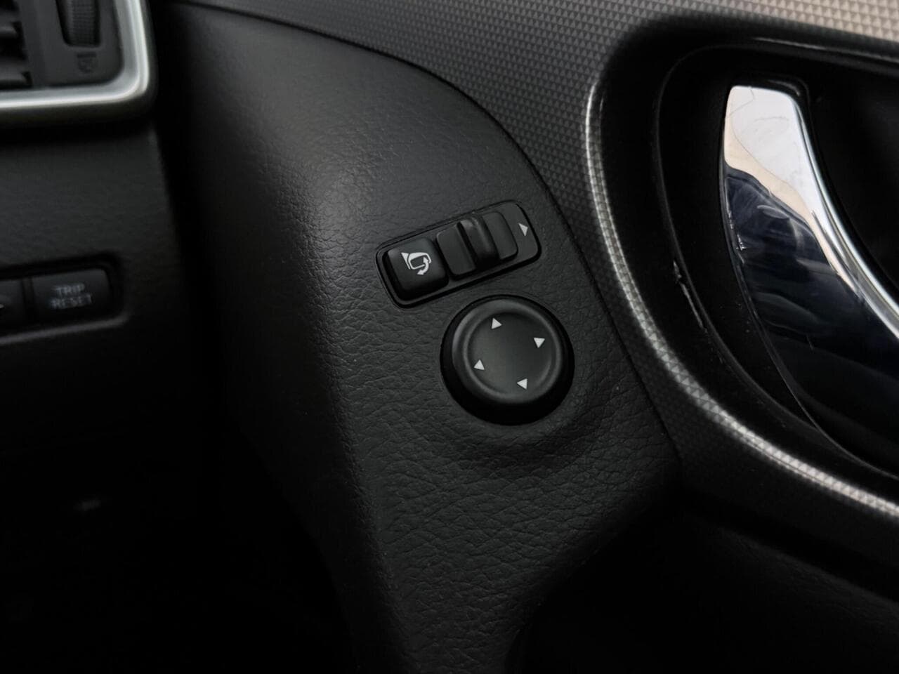 Nissan Qashqai thumbnail Misc Controls