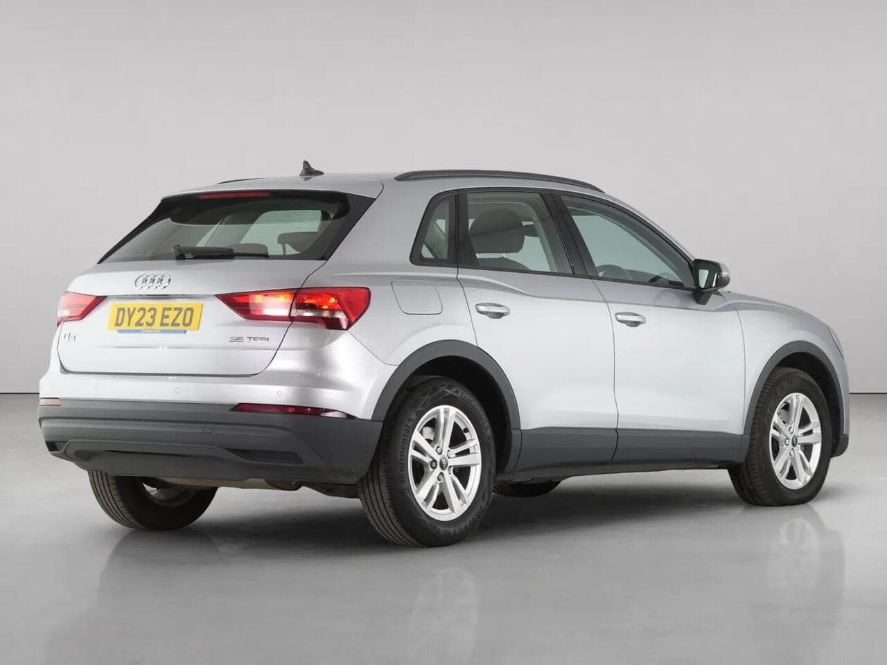 Audi Q3 thumbnail Rear Right
