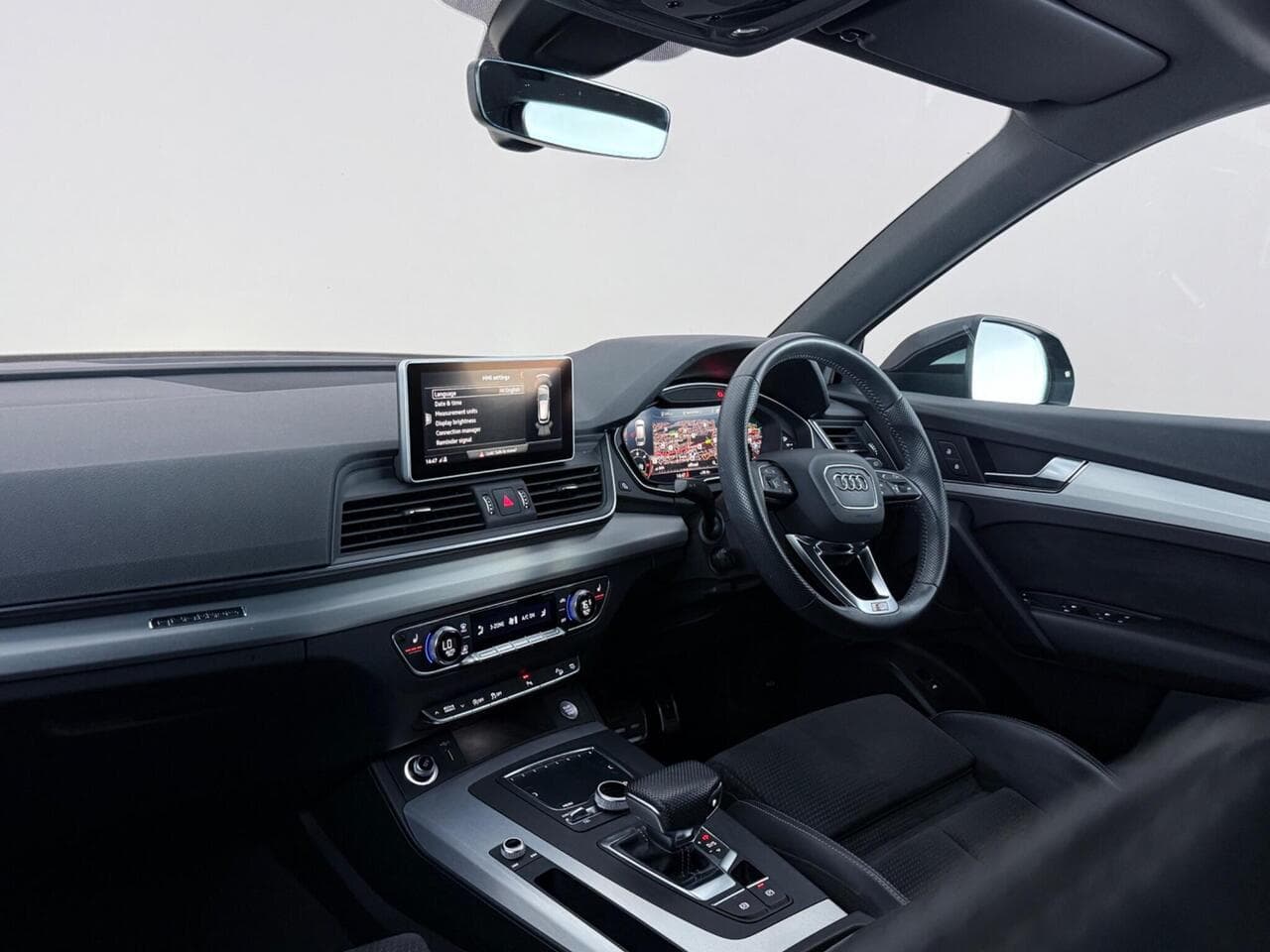 Audi Q5 thumbnail Interior Front