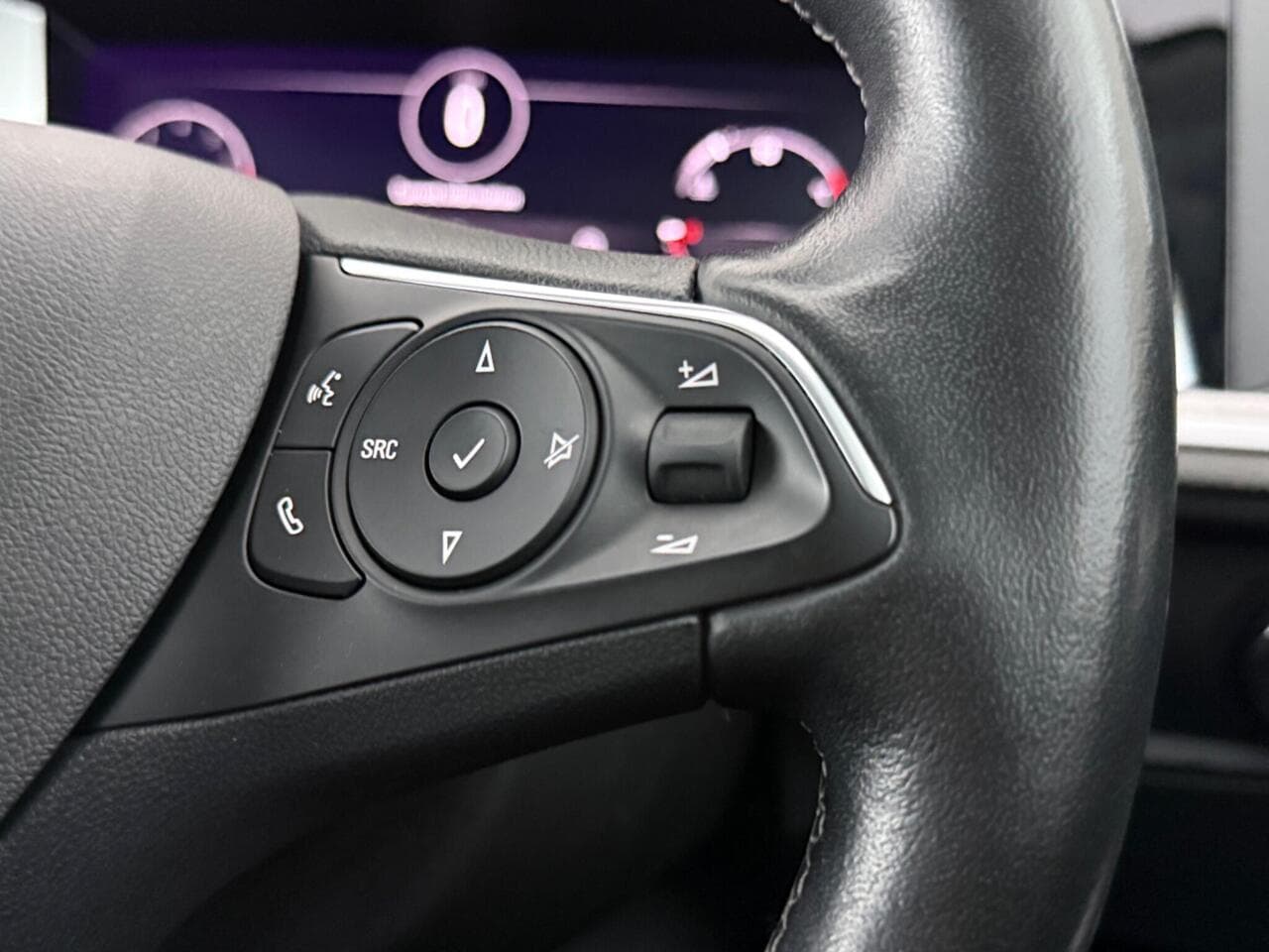 Vauxhall Grandland thumbnail Misc Controls